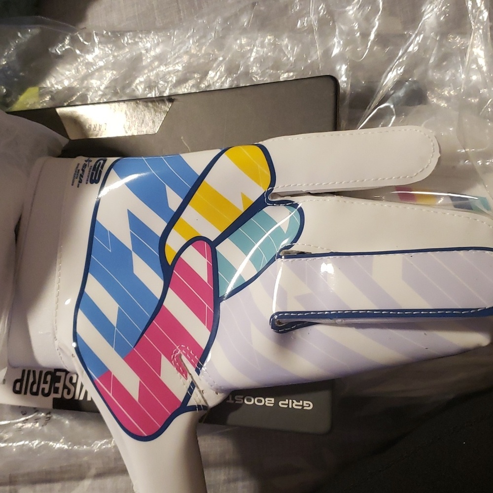 Mens Football Gloves - Picture 3 of 15